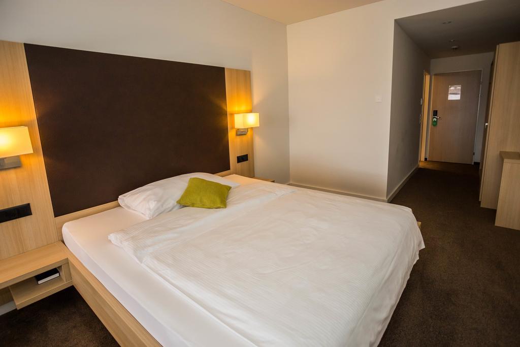 Hotel Hoeri Inn Екстериор снимка