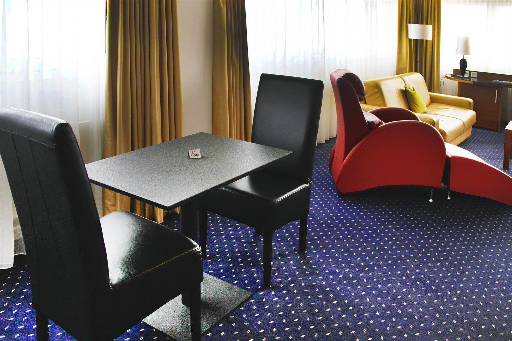 Hotel Hoeri Inn Екстериор снимка